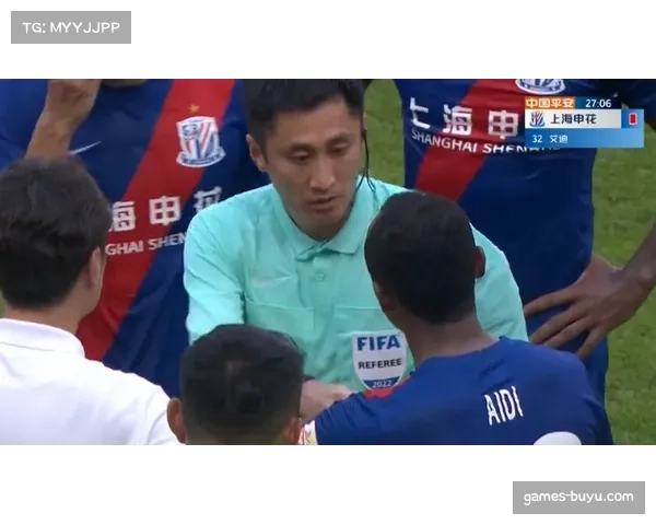 场边花絮：弗赖堡主帅抗议判罚，第四官员出示黄牌